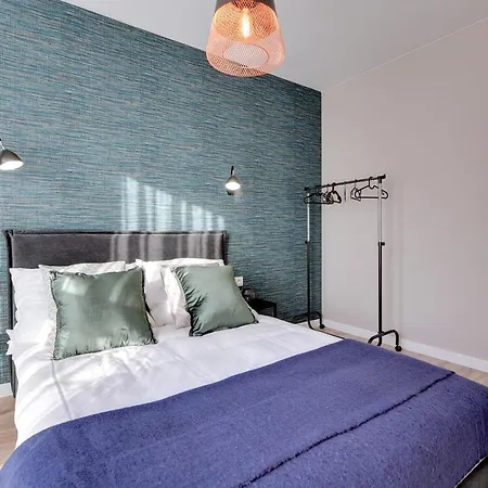 The Skyway Old Town Apartment *